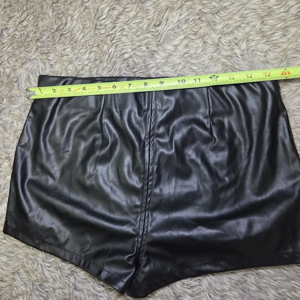 Jolie & Joy Faux Leather‎ Shorts Women's XL Black High Waist Elastic Waist Biker